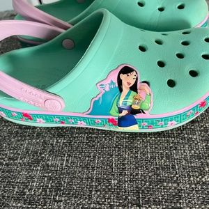 Mulan Crocs Size C13
